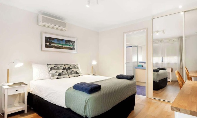 Busselton Bed & Breakfast | Meelup Bay Room - 1 @ Observatory Guesthouse
