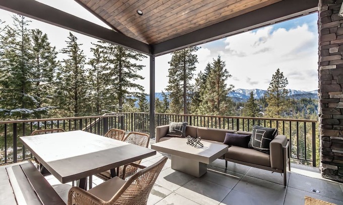 Roslyn House | River Ridge Retreat