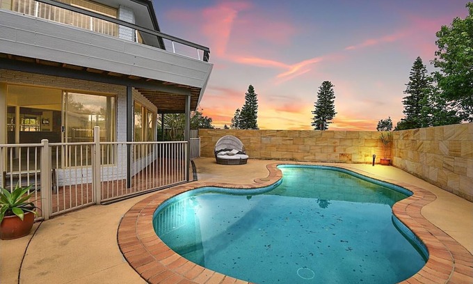 The Entrance North House | Sunset Lake House - Perfect combination of comfort and relaxation with beautiful sunset views