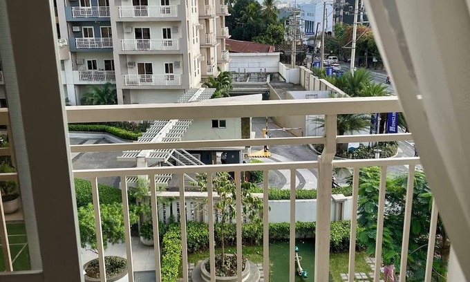 Pasig Condo | 5 Star Luxury Condo - LARGE 2 BR - Central Manila - Pasay