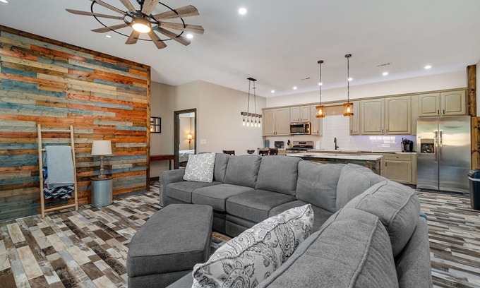 Bellmore House | Raccoon Lake Retreat