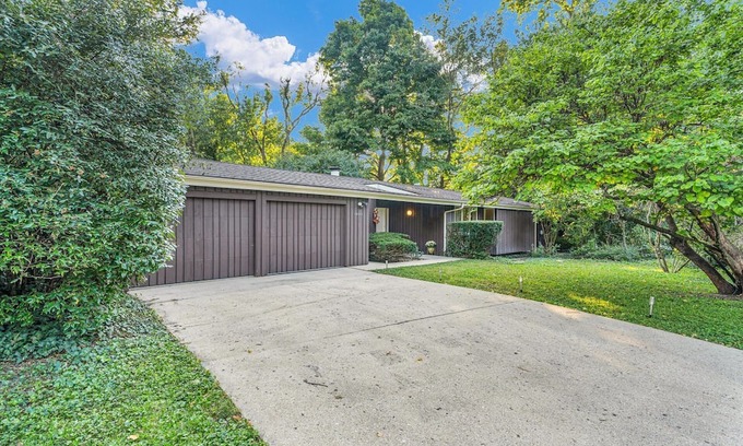 Urbana House | Incredible Mid-Century home in premium location