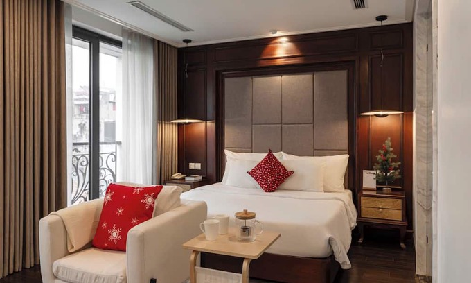 Bui Thi Xuan Apartment | City Center Charming Vibrant 1300 sqft 2-bedroom Apartment with WiFi, AC, Lift