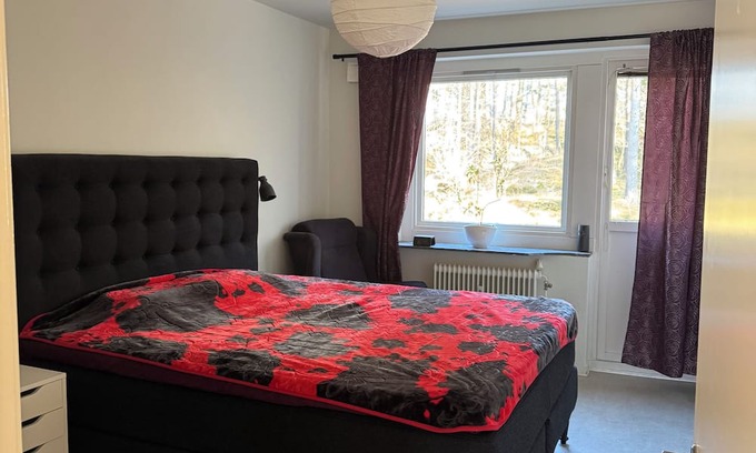 Gothenburg Apartment | Charming 2-bedroom apartment in enchanting Västra Götalands län with AC, WiFi