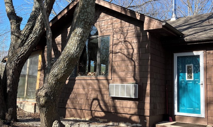 Lawrence Other | Sunflower/Mushroom Farmhouse just 6 minutes from Lawrencen"Wakarusa Valley Farm"