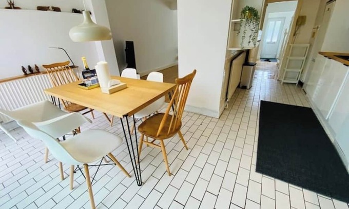 Mill Hill House | Cheerful 3.5 bed house in mill hill London