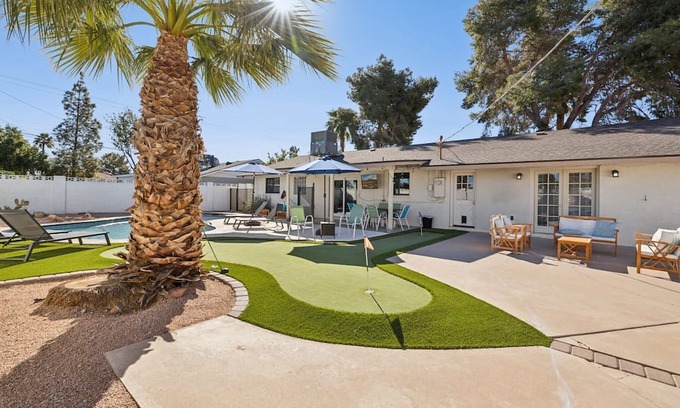 Scottsdale Country Acres House | Old Town: 2 King/8 Queen Beds, Backyard Paradise