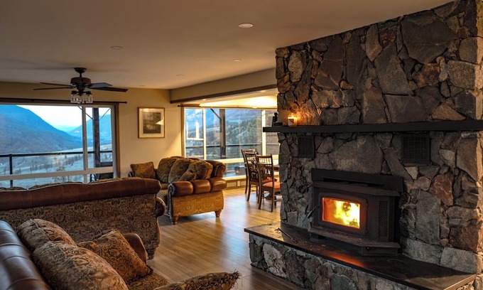 Vancouver Coast House | Luxury Mountain Retreat with Breathtaking Views