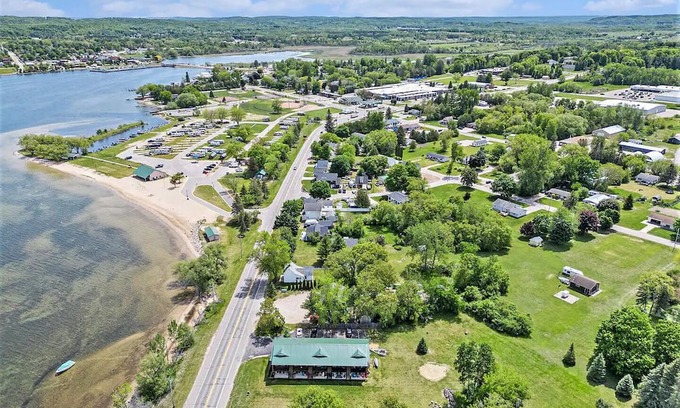 East Jordan House | Lakeview Retreat - 2 bedroom - 3 bathrooms