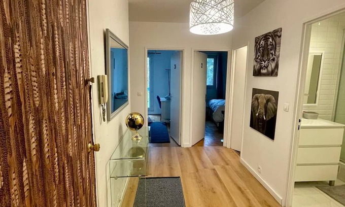 Aulnay-sous-Bois Apartment | A luxury room very close to Paris, CDG Airport, and Parc des Expositions